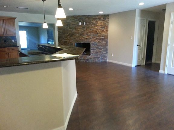 2nd image of 1001 Bel Aire Dr