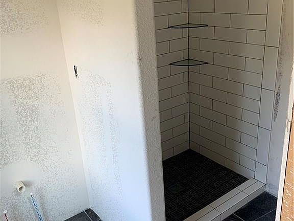 5th image of 325 NW A St Unit I