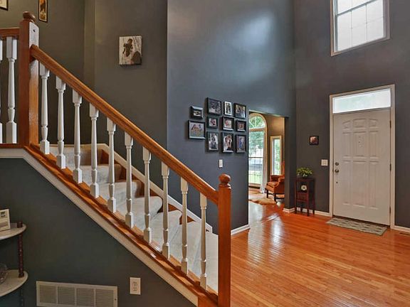3rd image of 7088 Greenery Ct