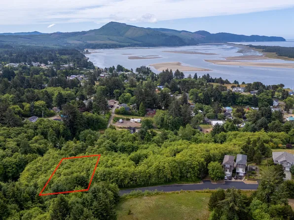 224 Holly Heights Ave, Tillamook, OR 97141