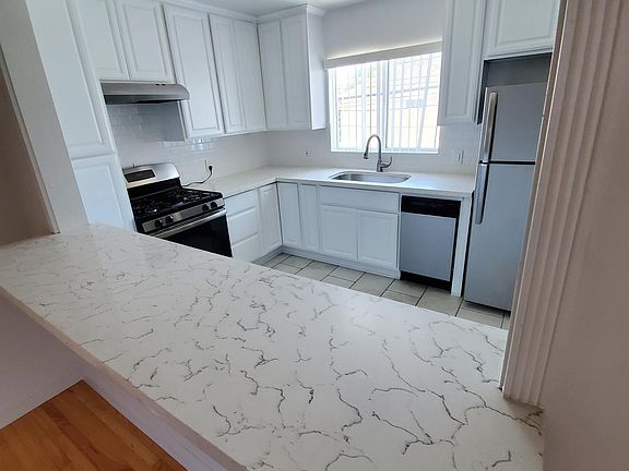 4th image of 330 Orizaba Ave #9