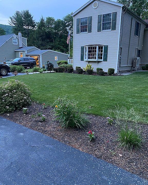 2nd image of 4 Pearl Ln