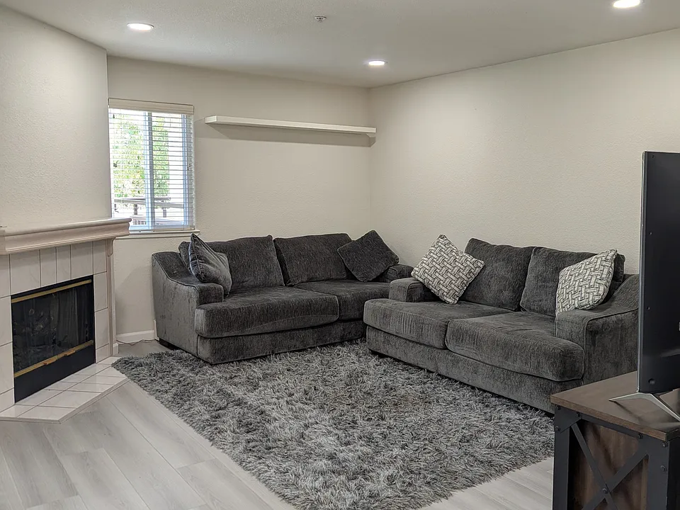 Living room pic 2