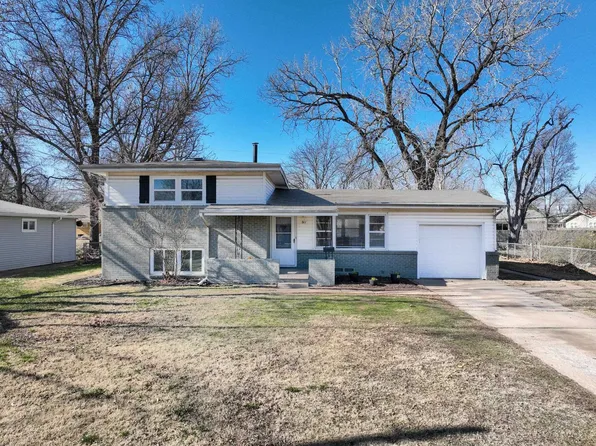 911 N Brownthrush Ln, Wichita, KS 67212