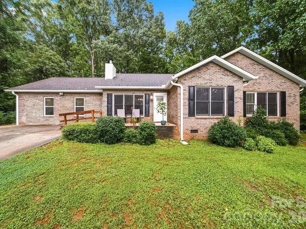 3933 Mattingly Dr, Hickory, NC 28602