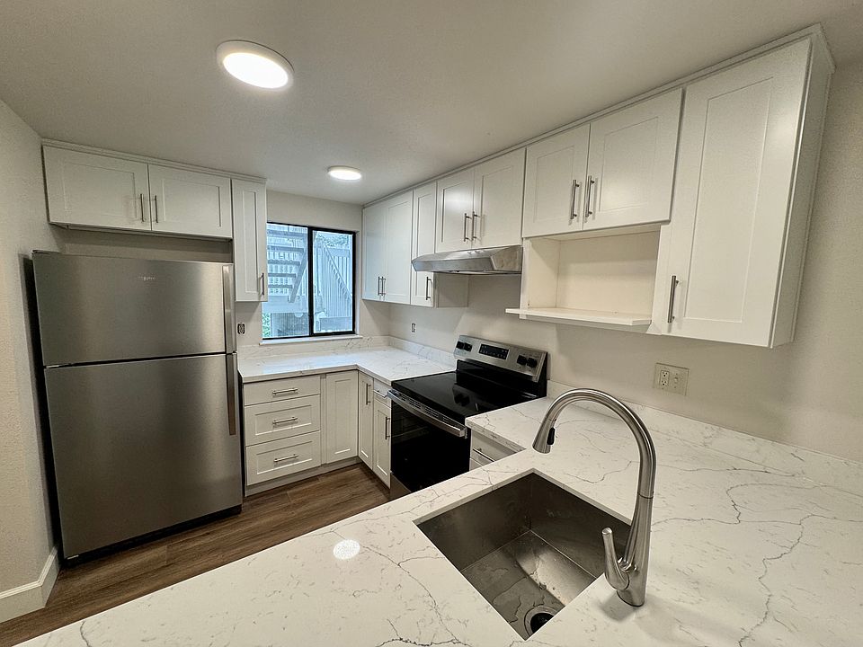 1st image of 550 100th Ave SE APT 17