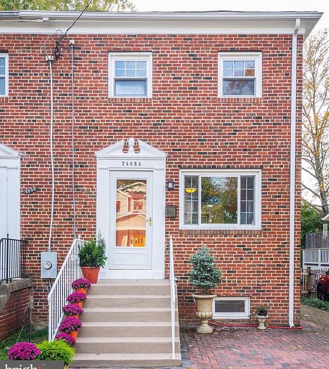 1st image of 2408A Leslie Ave