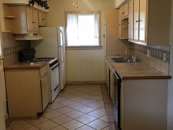 2nd image of 908 E Inwood Dr