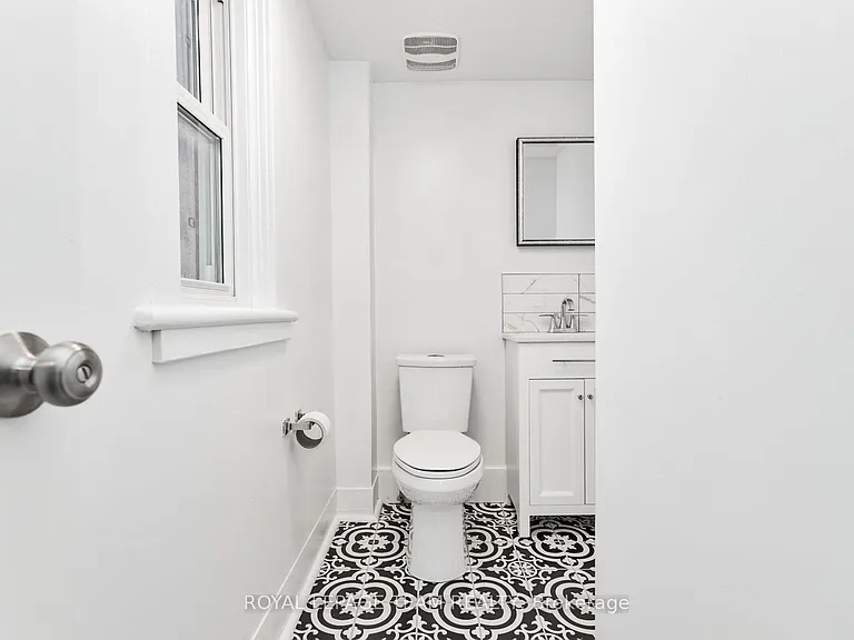 790 Bronson Ave — Photo 20