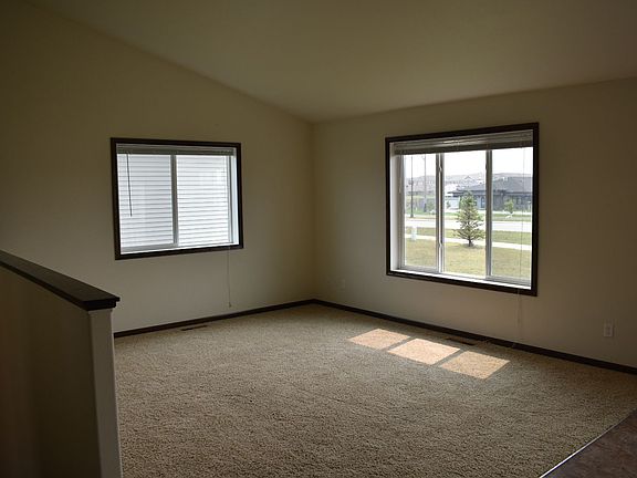 5th image of 453 Foxtail Dr