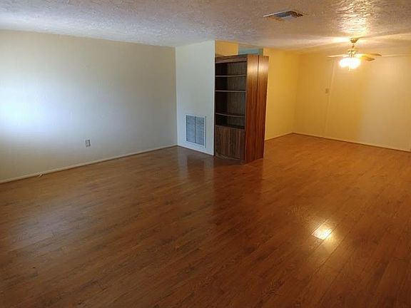 2nd image of 2136 Shannon Dr