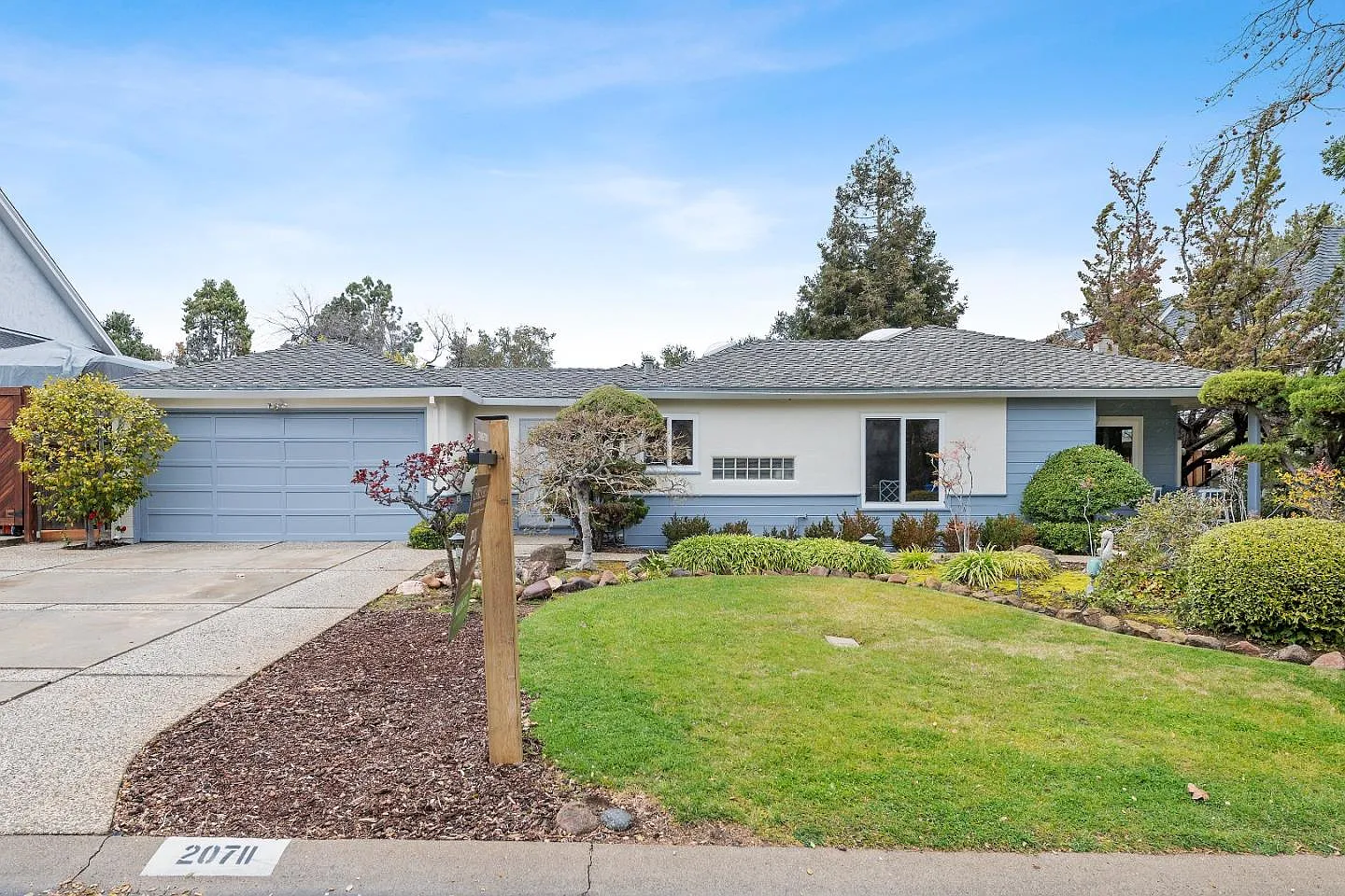 20711 Sunrise Dr photo 1
