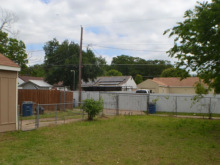 1520 Pebblewood Dr — Photo 4