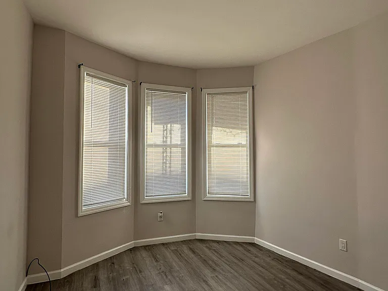38 Clendenny Ave #1R — Photo 16