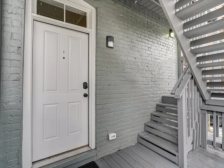 412 W Franklin St #D — Photo 11