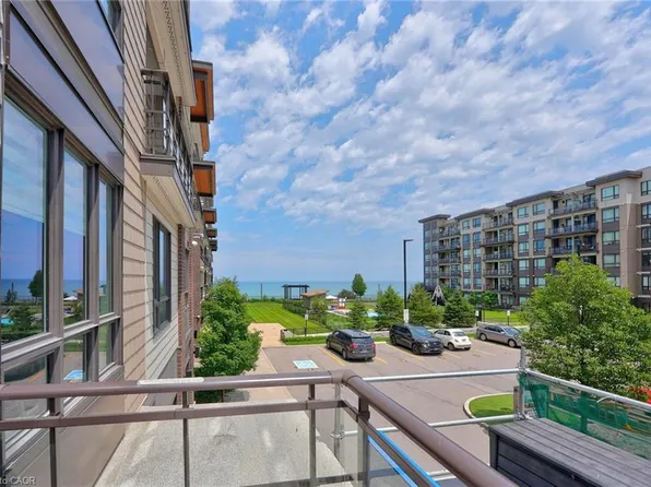 40 Esplanade Ln #206, Grimsby, ON L3M 0G9