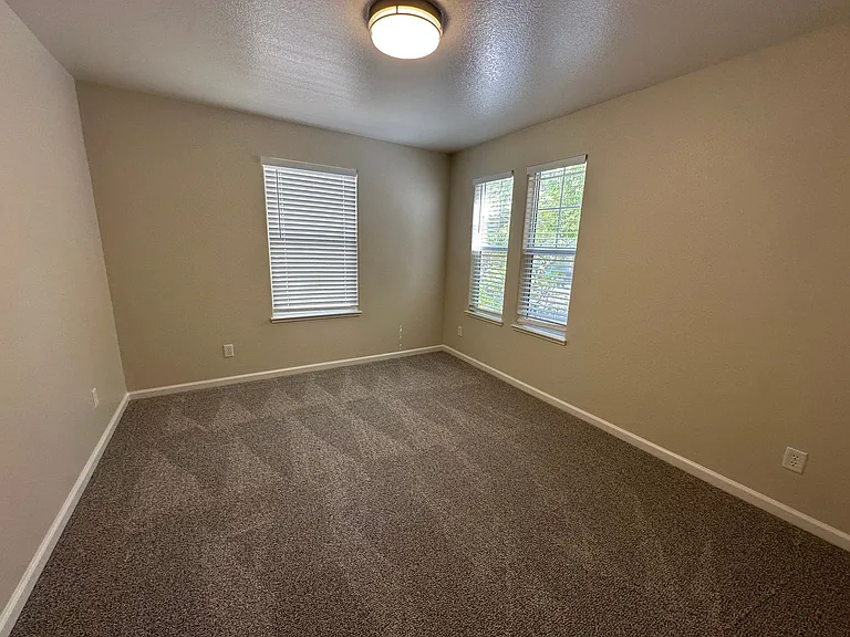 1690 Springhill Dr — Photo 10