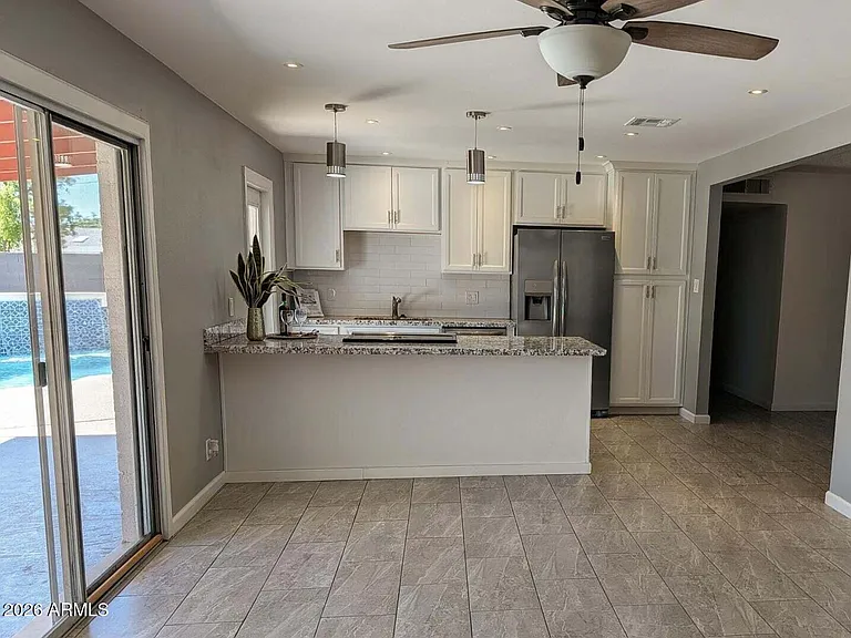 1711 S Hardy Dr — Photo 10