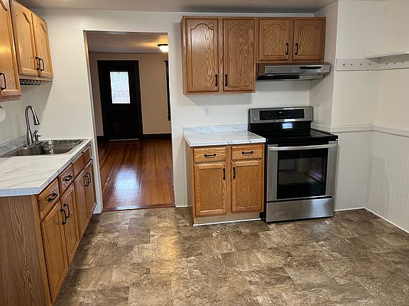 2nd image of 48 Bourne St #48