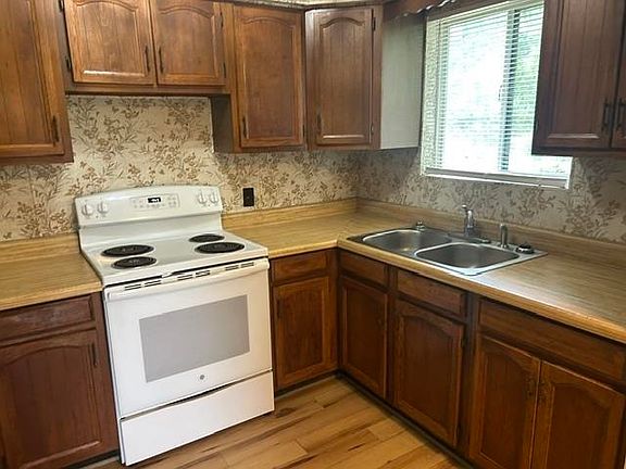 5th image of 3014 Center St