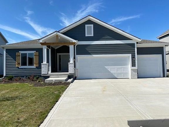 2nd image of 1808 NE Ravenwood Dr