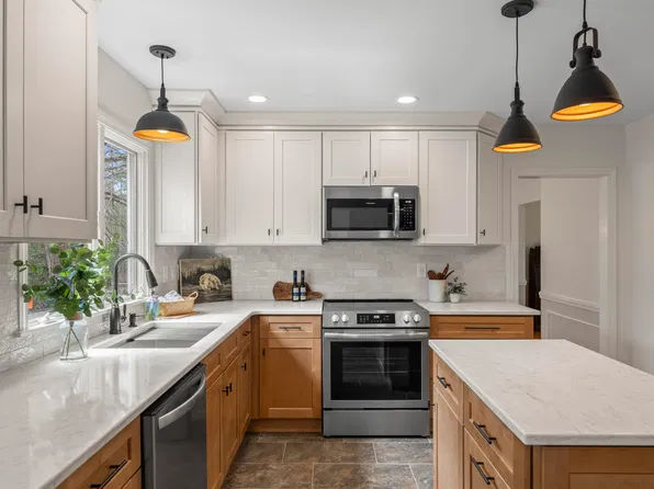847 Middlesex Road, Topsham, ME 04086