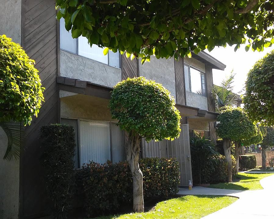 1st image of 918 Huntington Dr Unit M