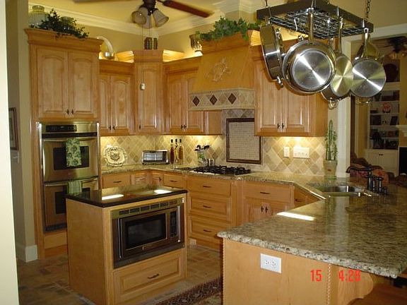 Kitchen w/granite,stainless