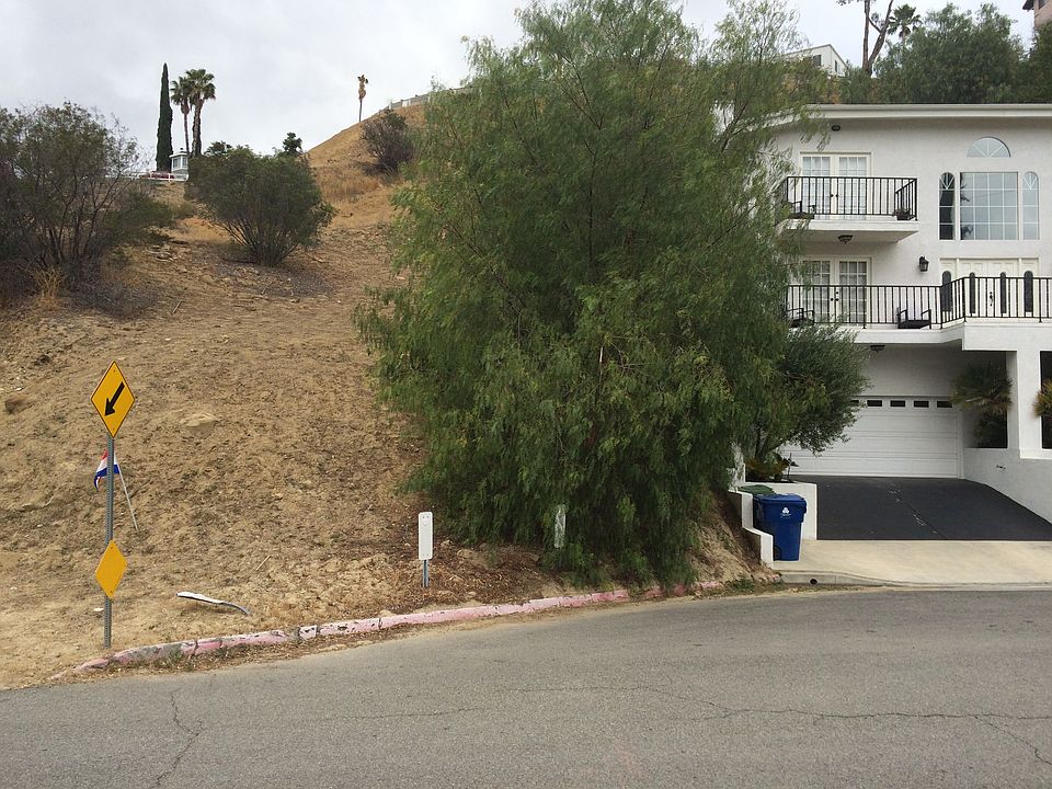 2nd image of 4315 Canoga Dr