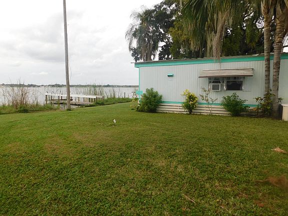 5th image of 223 Sunset Dr