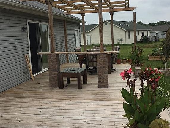 4th image of 210 Overlook Ct
