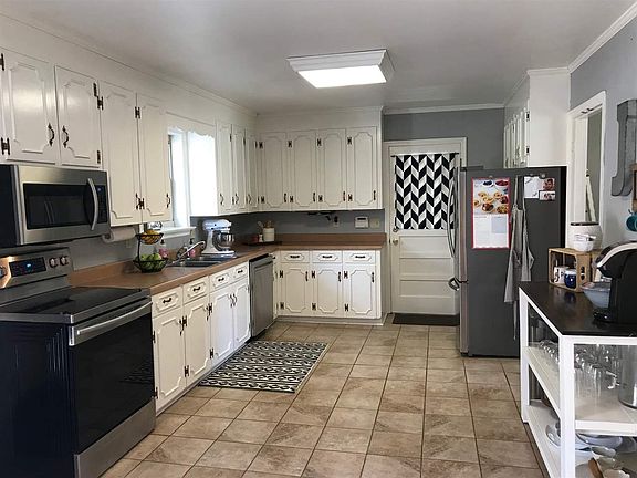 3rd image of 832 Flicker Dr