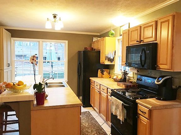 3rd image of 2744 Kozy Ct NE