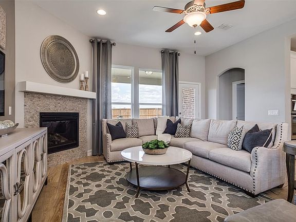 5th image of 2701 Southampton Dr