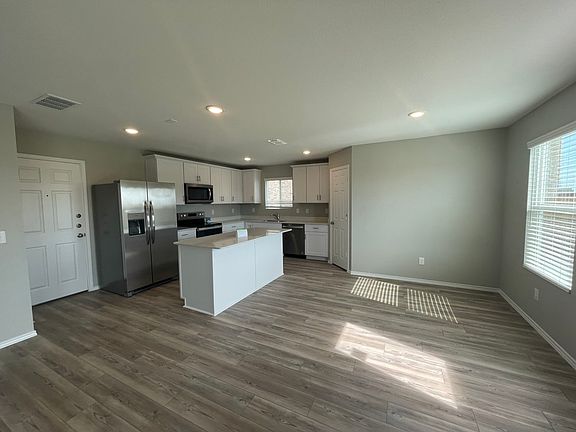 4th image of 1310 Winterfell Dr