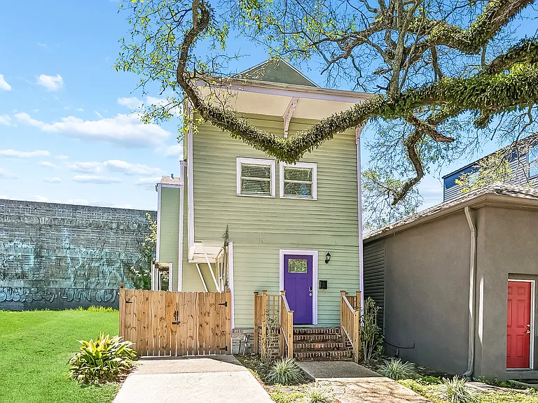 2614 Banks St — Photo 2