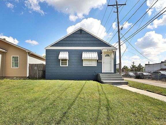 2nd image of 2860 Grasmere Ave