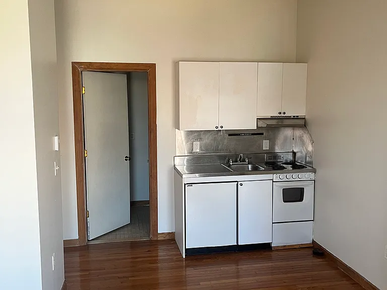 9 Liberty St #8 — Photo 4