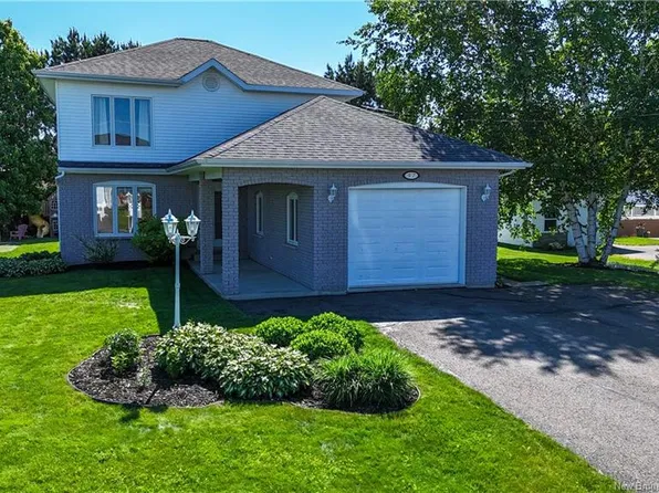 47 Saint Onge St, Grand Falls, NB E3Z 1G2