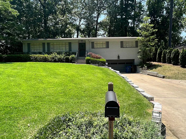 707 Warwick Rd — Photo 1