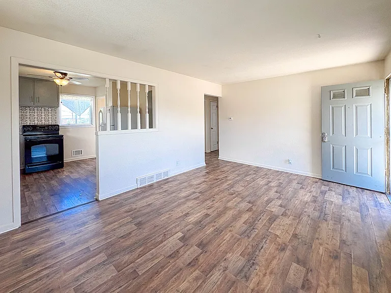 7086 Jennie Dr — Photo 3