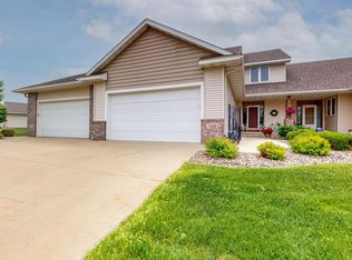 2060 Crimson Ridge Dr NW, Rochester, MN 55901