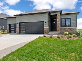 3064 Ridgeview Cir, Coralville, IA 52241