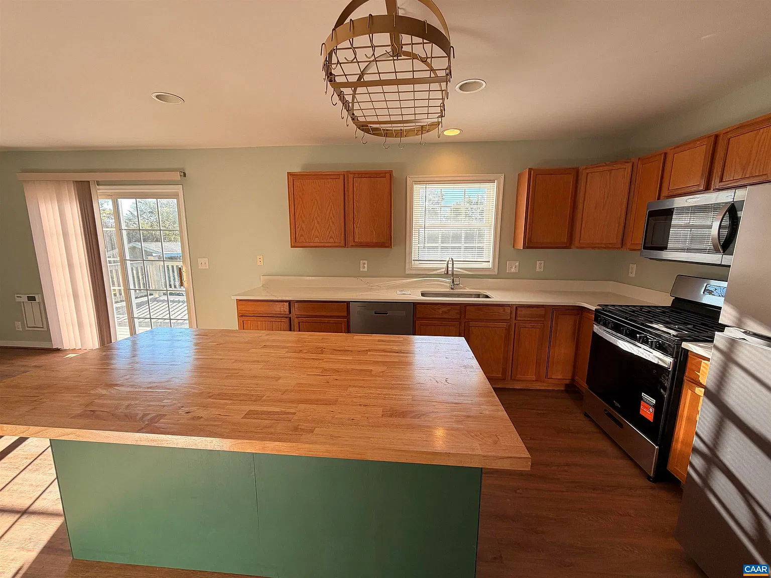 3 bed, 2.0 bath, 1344 sqft, $2,495 — Photo 4