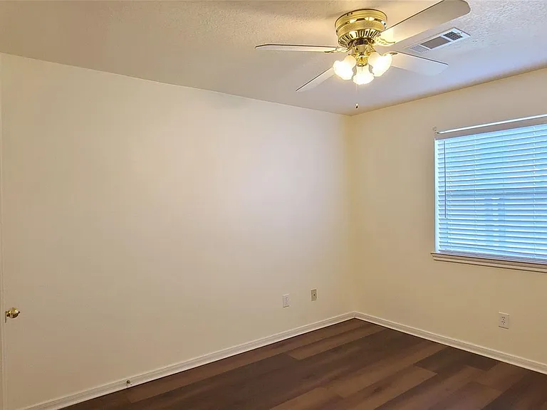 19330 Larissa Dr — Photo 25