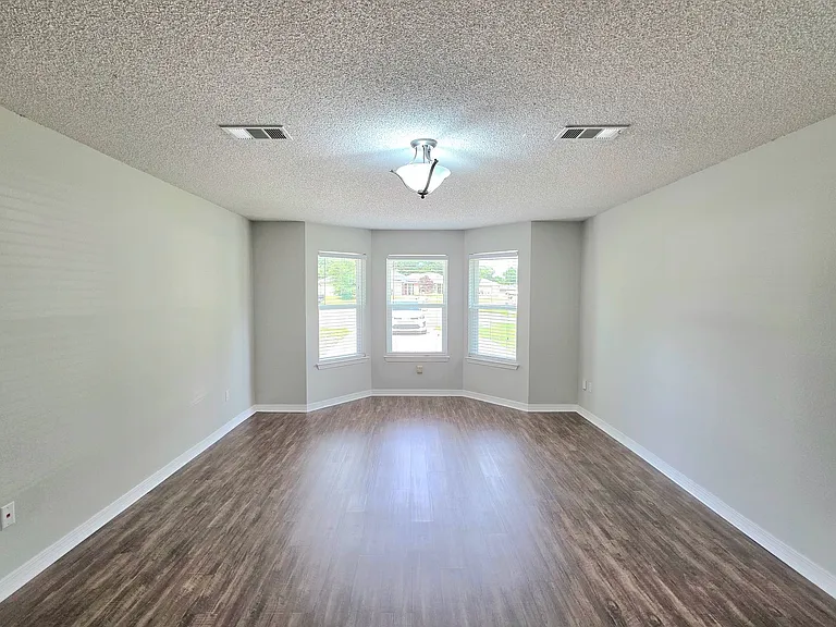 6607 Woodbury Forest Dr — Photo 8
