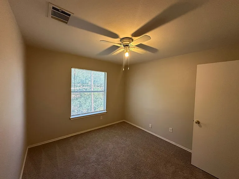 1917 White Oak Cir — Photo 20