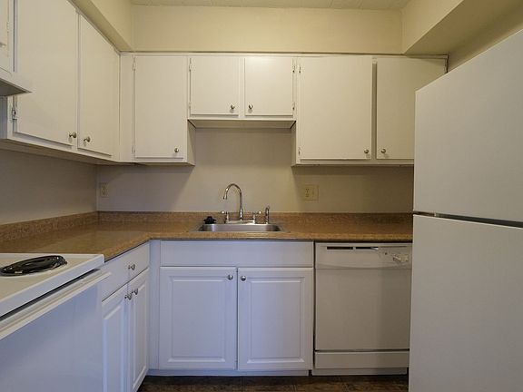 3rd image of 2521 Milligan Way #B304