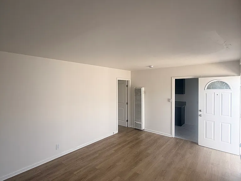 1634 Walnut Ave #17 — Photo 2