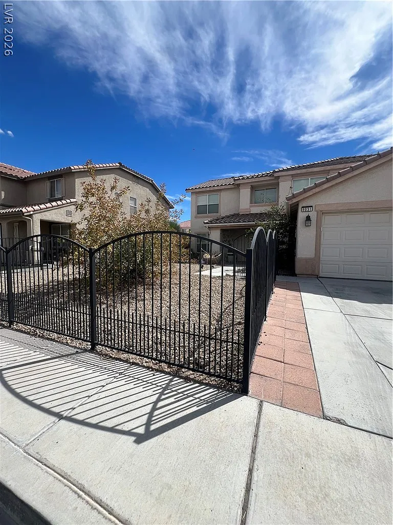 5 bed, 2.5 bath, 2886 sqft, $3,000 — Photo 3